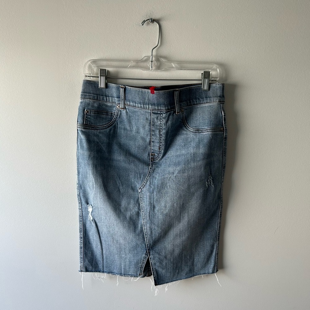 Spanx medium wash pull on stretch denim skirt